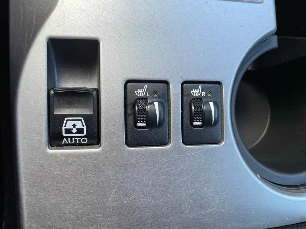 Used 2018 Classic Silver Metallic Toyota SR5 Premium image 23