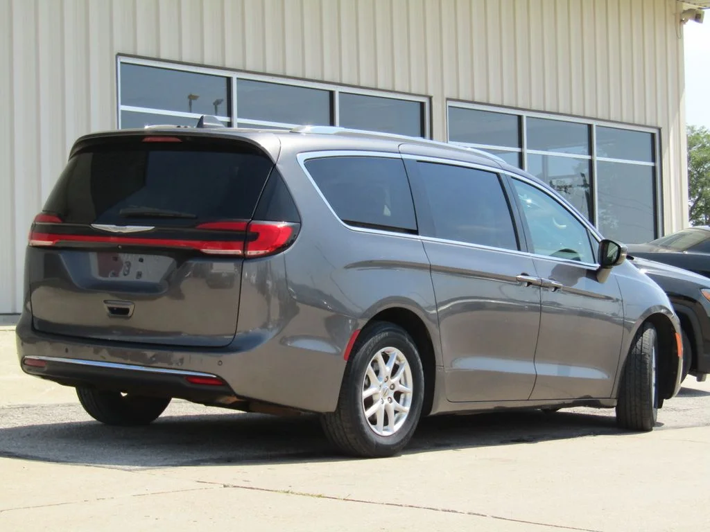 Used 2021 Gray Chrysler Touring L image 3
