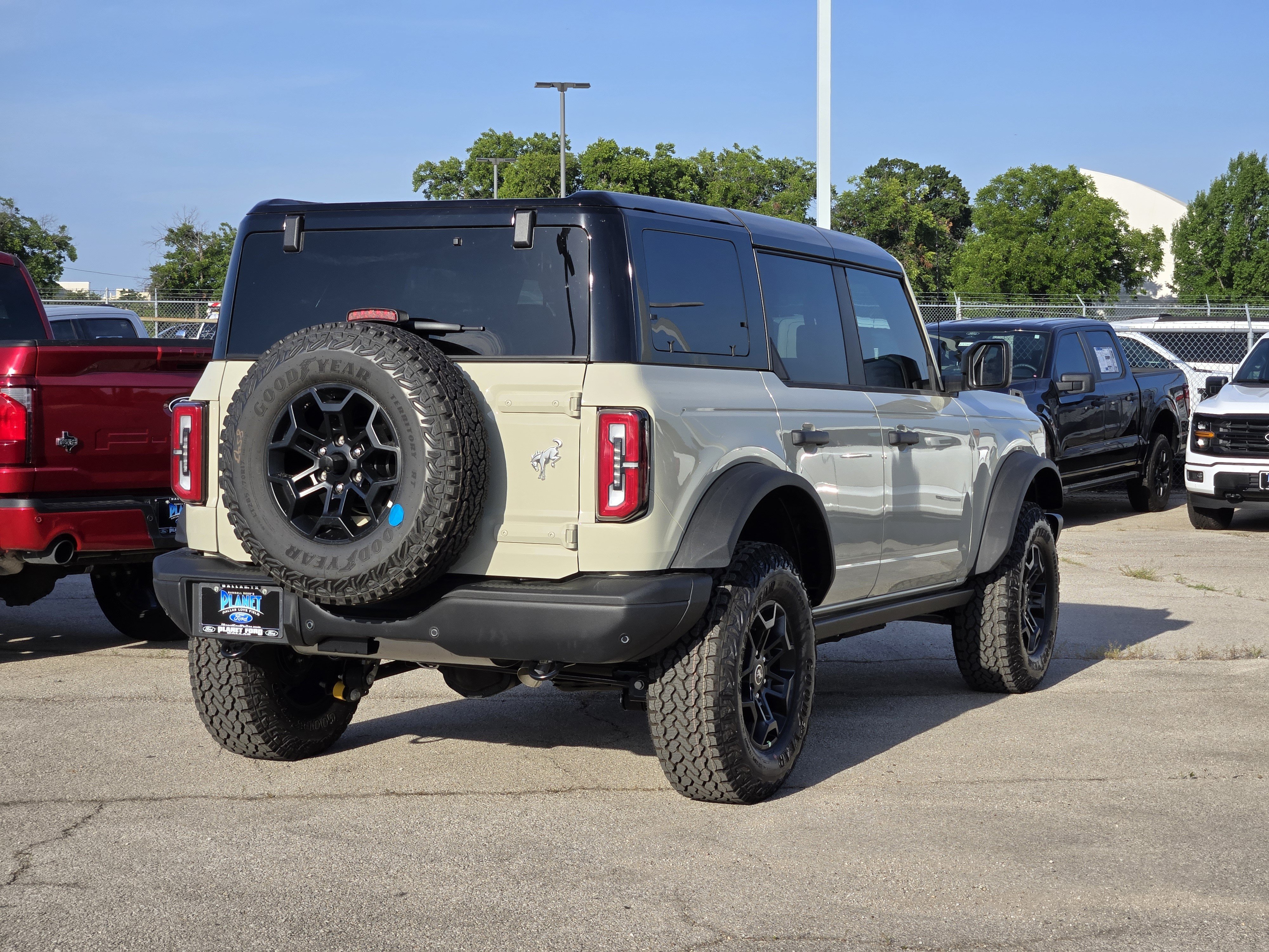 New 2026 Beige Ford Badlands image 4