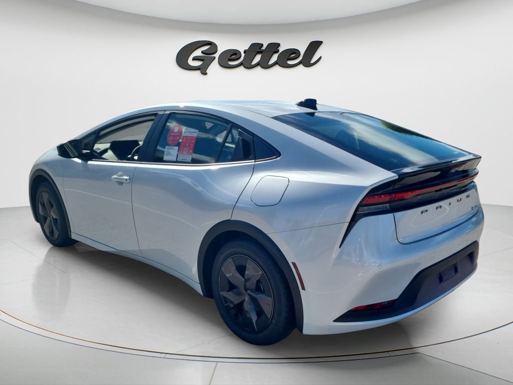 New 2027 Wind Chill Pearl <sup>1</sup> Toyota  LE image 7