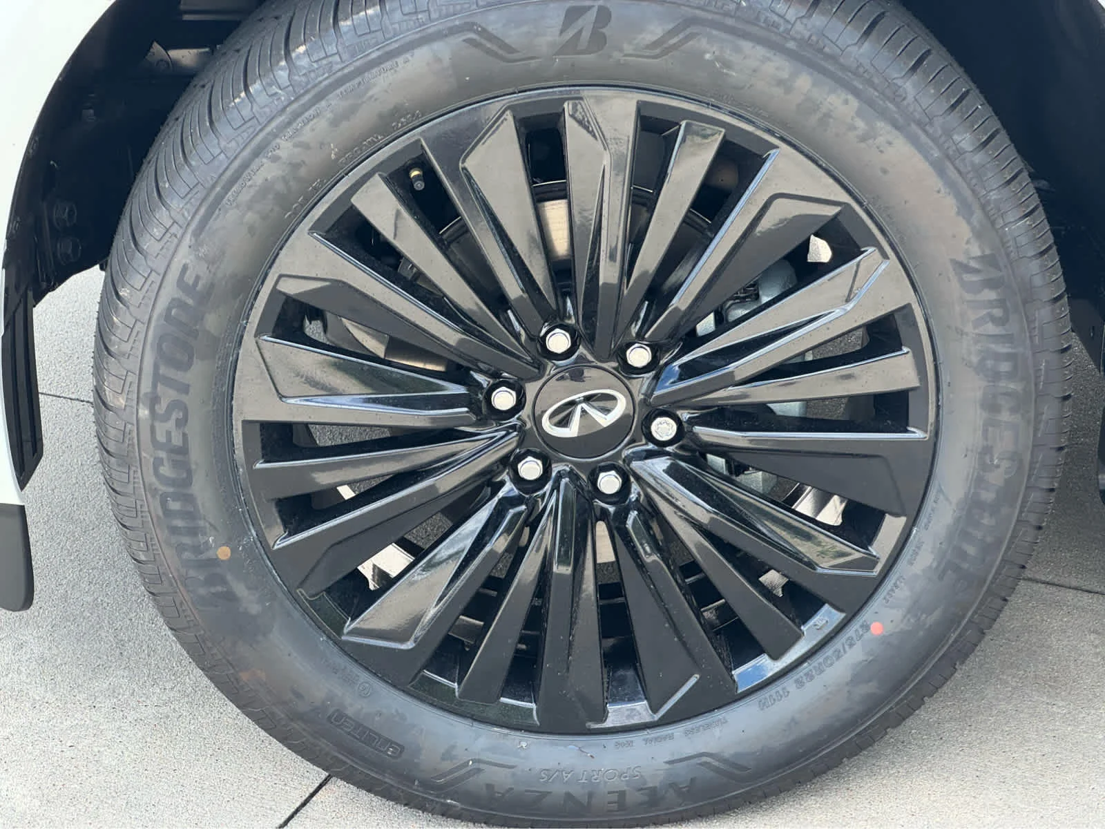 New 2027 RADIANT WHITE INFINITI Luxe 2WD image 7
