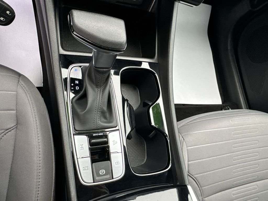 Certified Used 2024 White Hyundai SE image 26