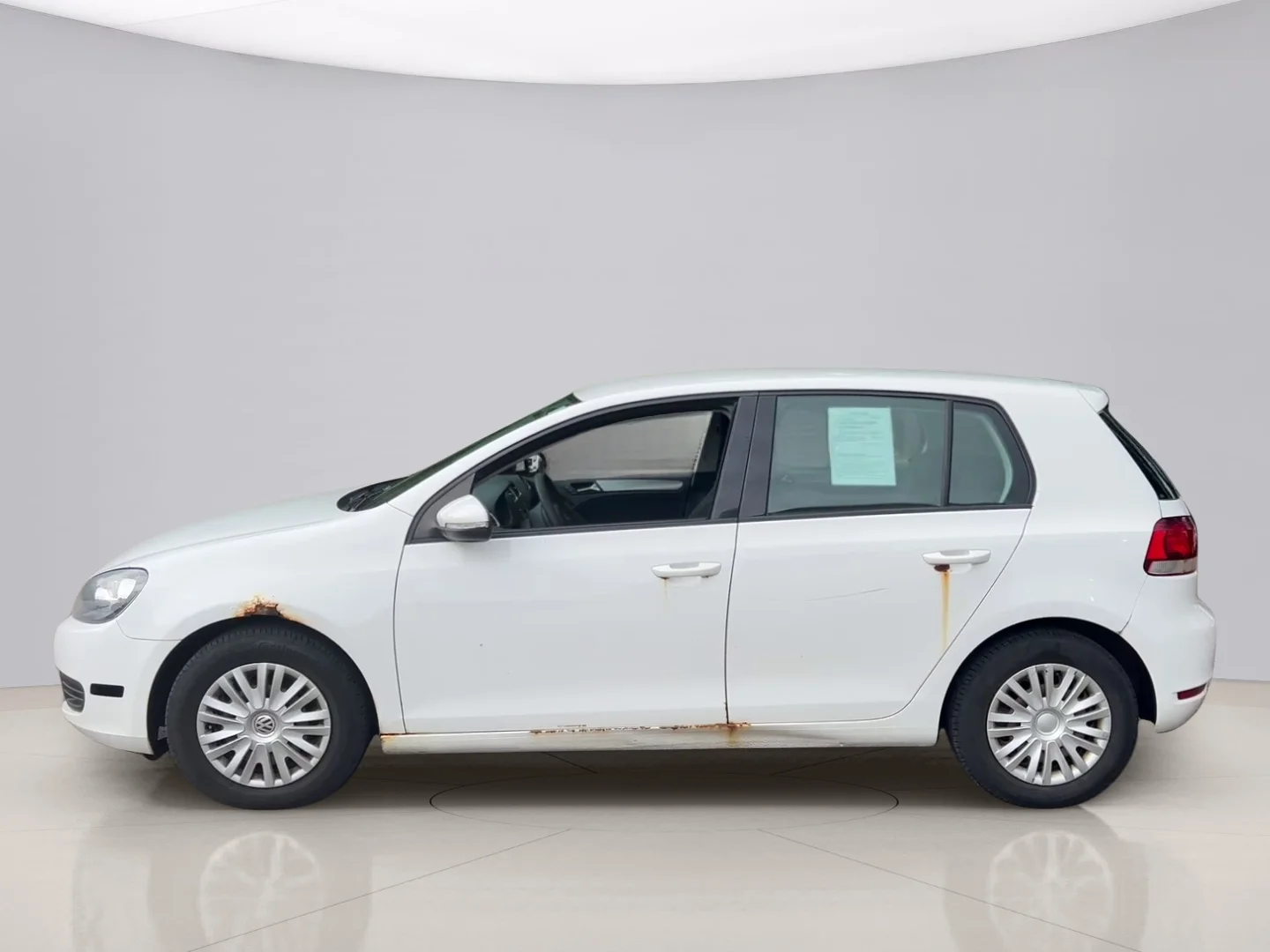 Used 2010 White Volkswagen 4DR image 2