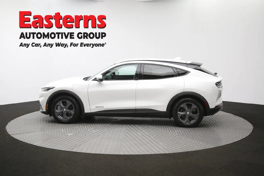 Used 2021 White Ford Select image 61