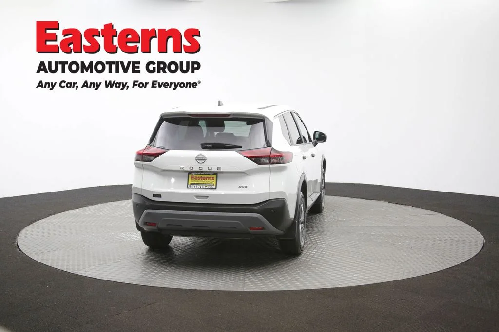 Used 2023 White Nissan S image 40