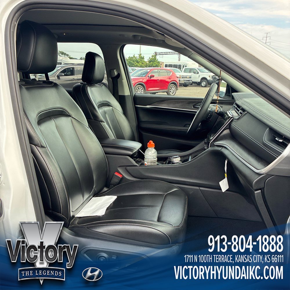 Used 2023 White Jeep Limited image 9