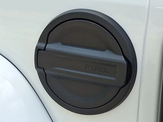 Used 2025 White Jeep Sahara image 29