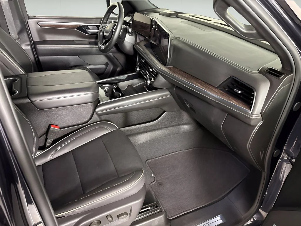 Used 2025 Dark Ash Metallic Chevrolet Premier image 19