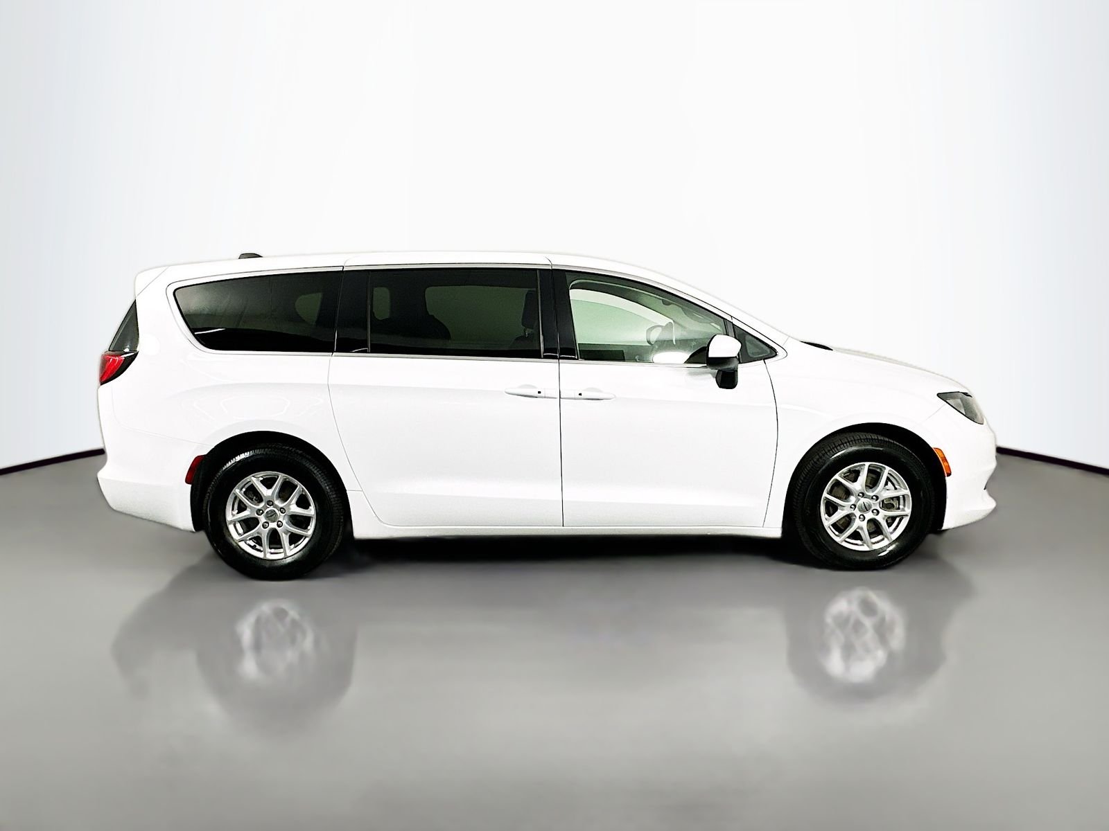 Used 2023 Bright White Clearcoat Chrysler LX image 9