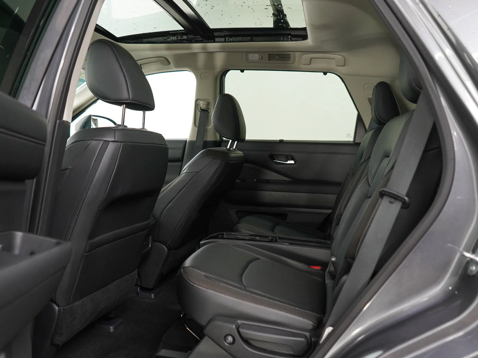 Used 2023 Gun Metallic/Super Black Nissan SL image 19