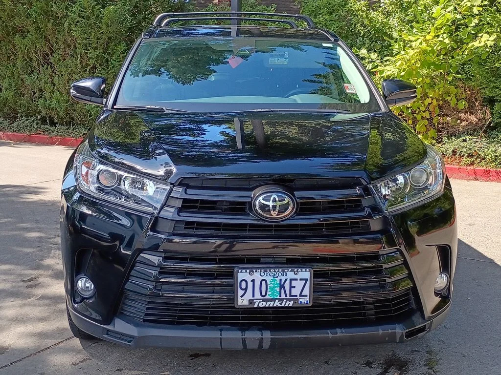 Used 2017 Midnight Black Metallic Toyota SE image 13