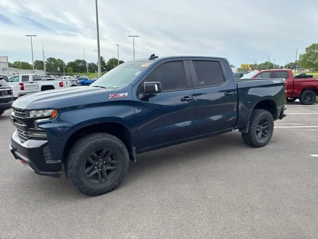 Used 2021 Chevrolet Silverado 1500 LT Trail Boss with VIN 3GCPYFED4MG260800 for sale in Kansas City