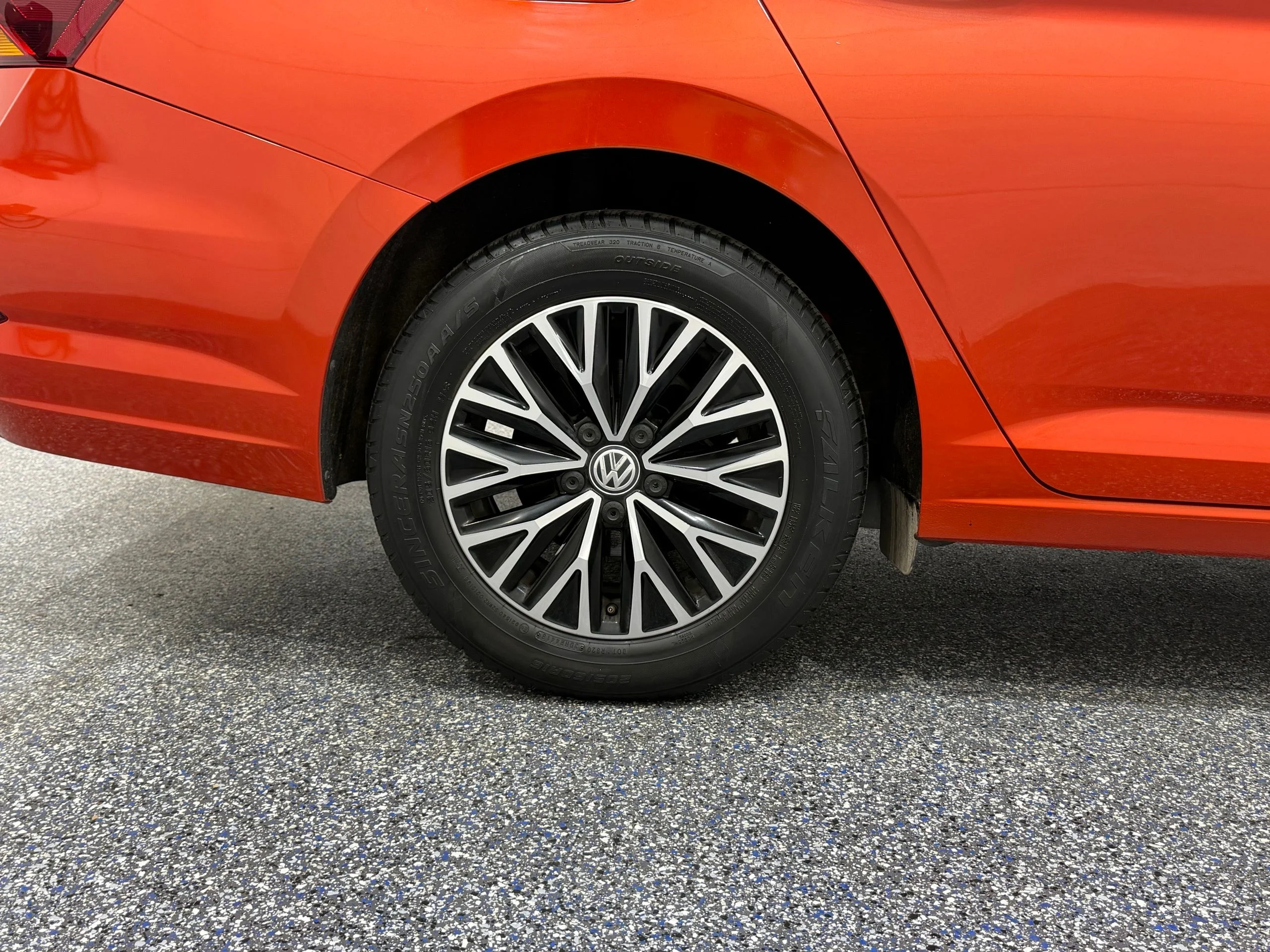Used 2019 Orange Volkswagen 1.4T SE image 13