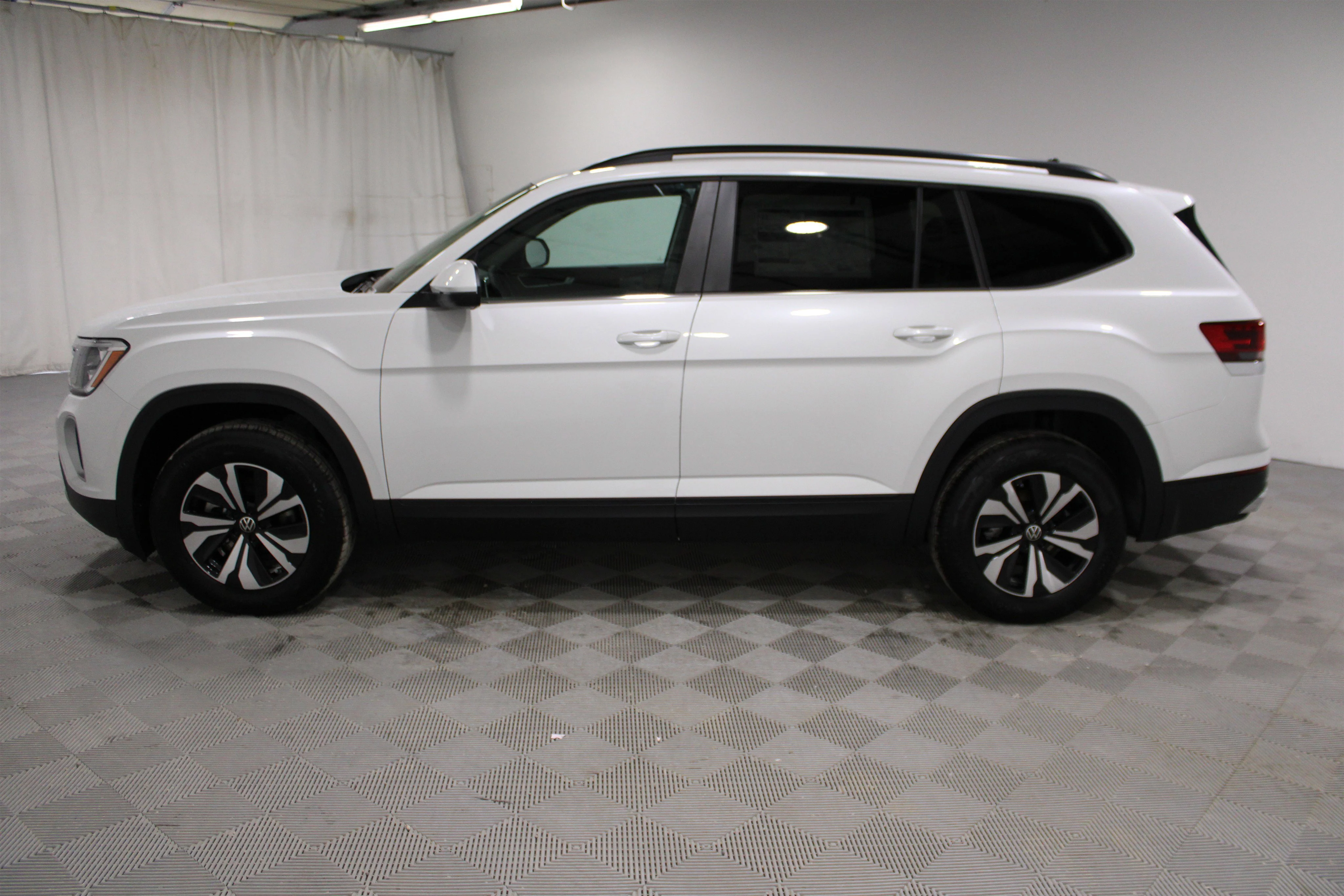 2026 Volkswagen Atlas SE - Photo 31