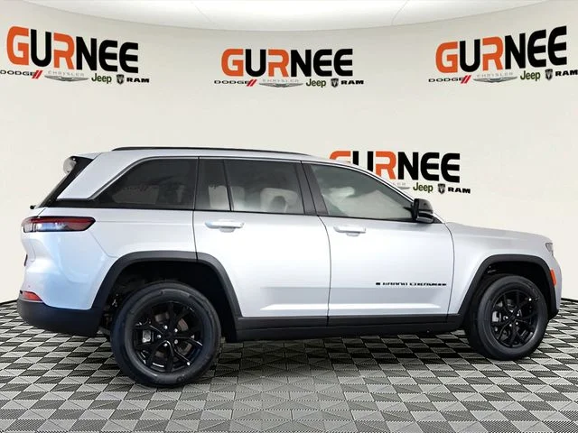 New 2026 Silver Zynith Exterior Paint Jeep Altitude image 33