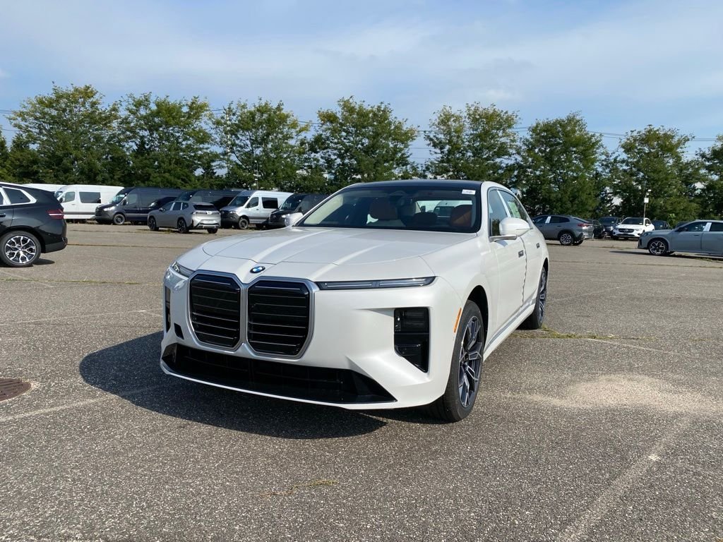 New 2027 Mineral White Metallic BMW 740i xDrive image 1