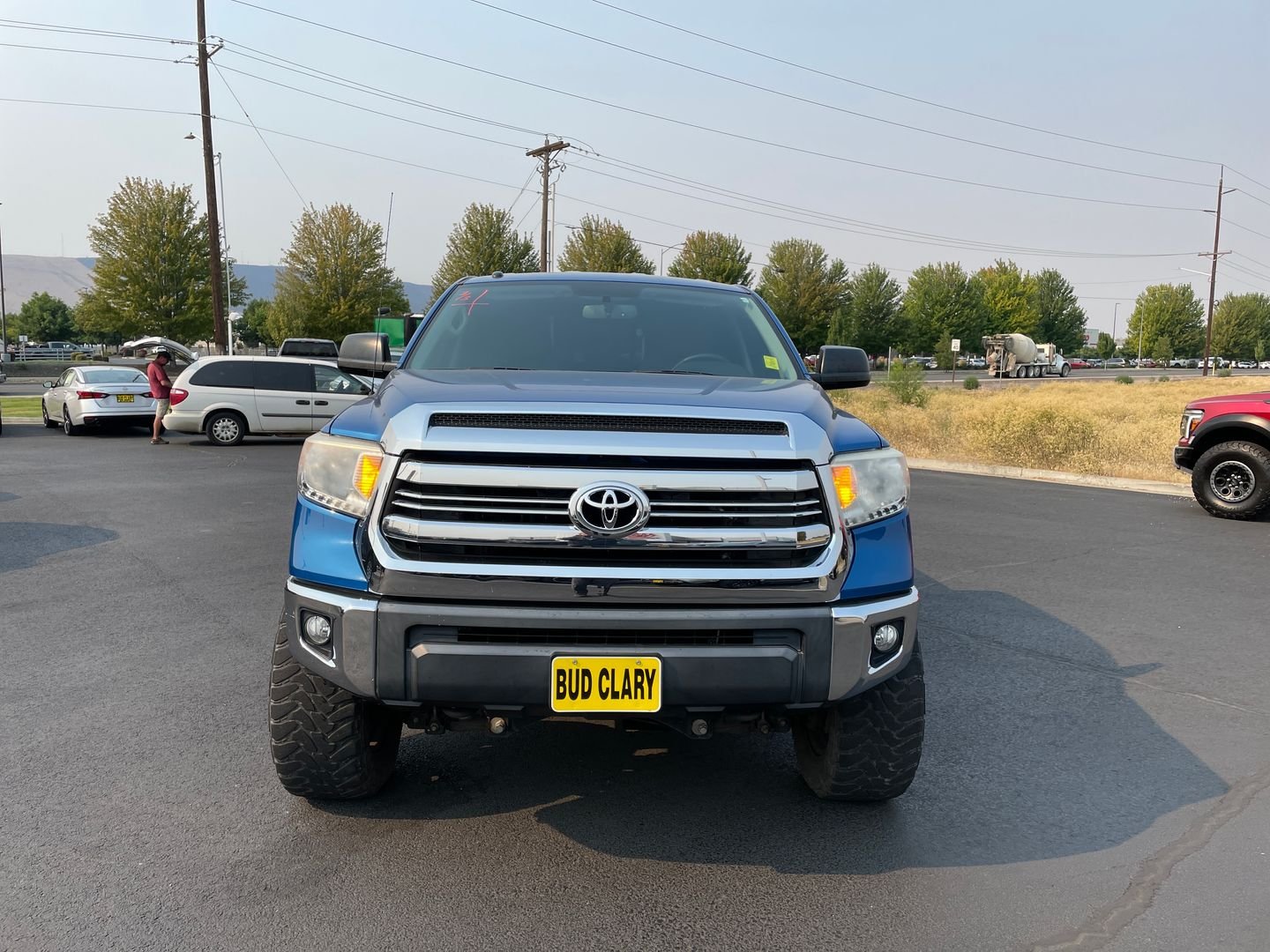 Used 2016 Blue Toyota SR5 image 8