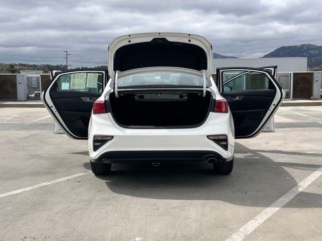 Used 2020 Clear White Kia LXS image 27