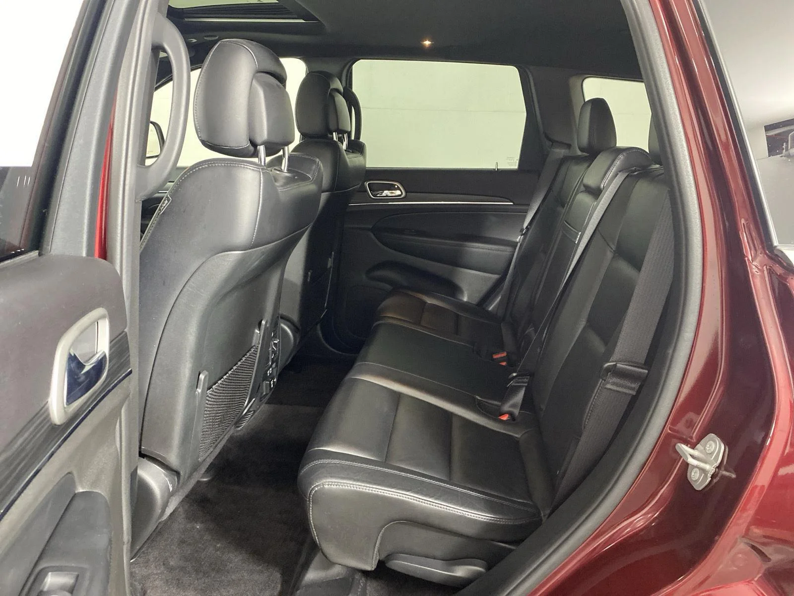 Used 2019 Velvet Red Pearlcoat Jeep Limited image 28