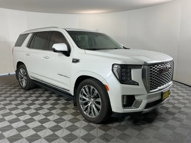 Used 2021 White Frost Tricoat GMC Denali image 3