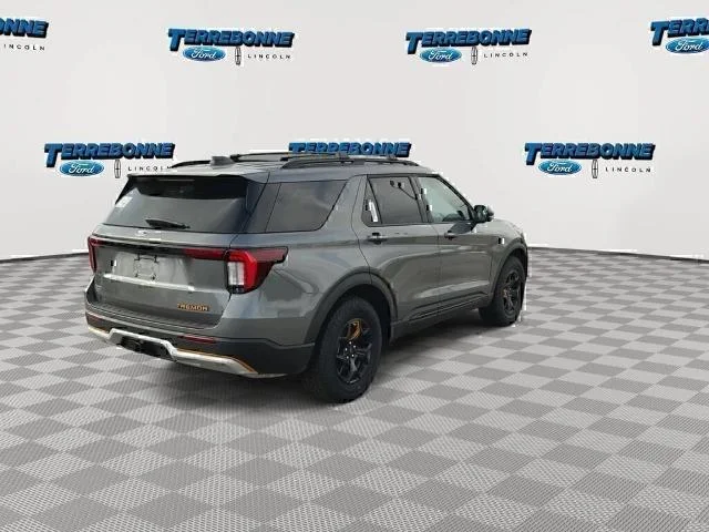 New 2026 Carbonized Gray Metallic Ford Tremor® image 30