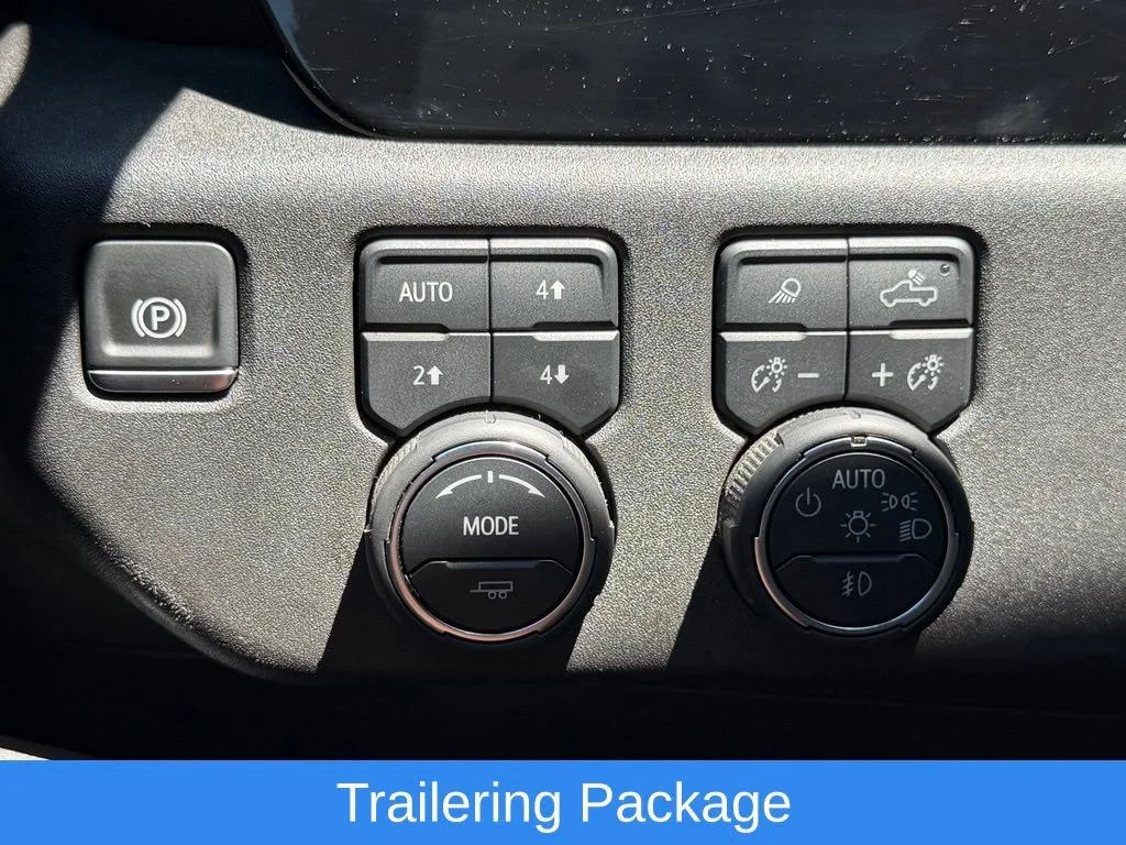 Used 2025 Iridescent Pearl Tricoat Chevrolet High Country image 15