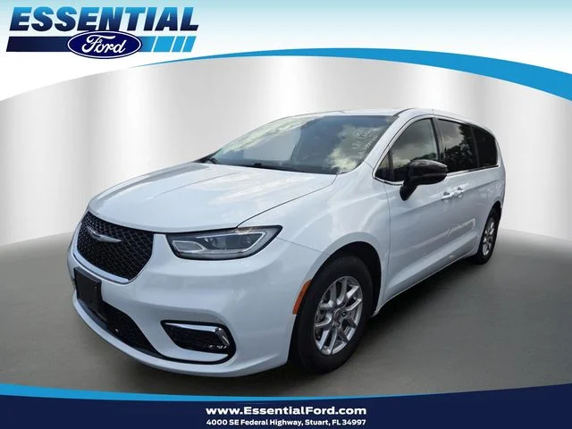 2024 Chrysler Pacifica Touring L's photo