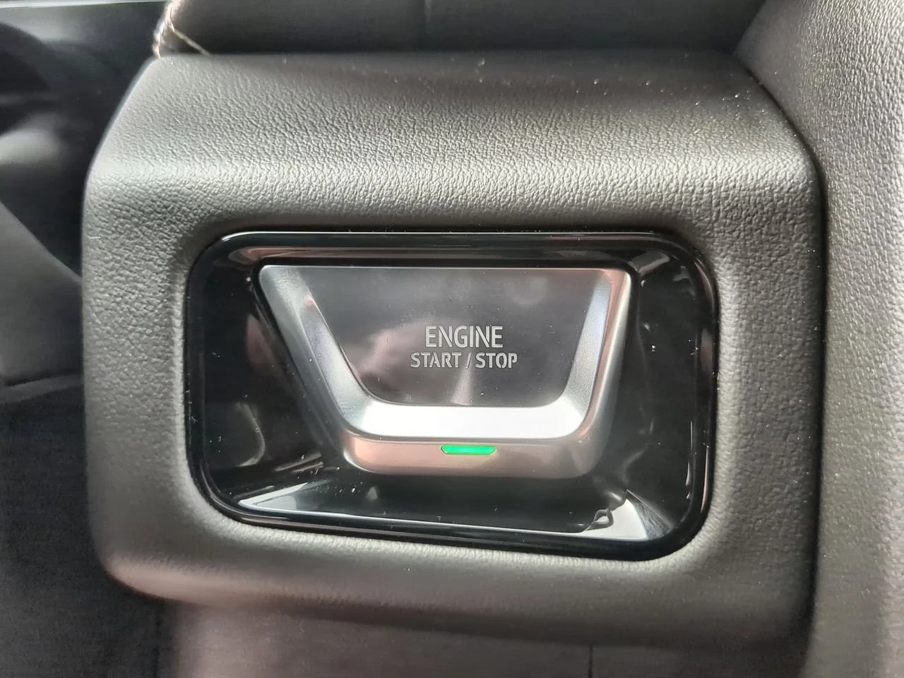 New 2026 Sterling Metallic GMC Elevation image 17
