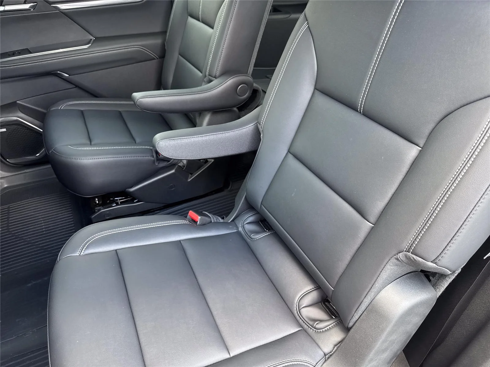 Used 2026 Sterling Metallic GMC Elevation image 31
