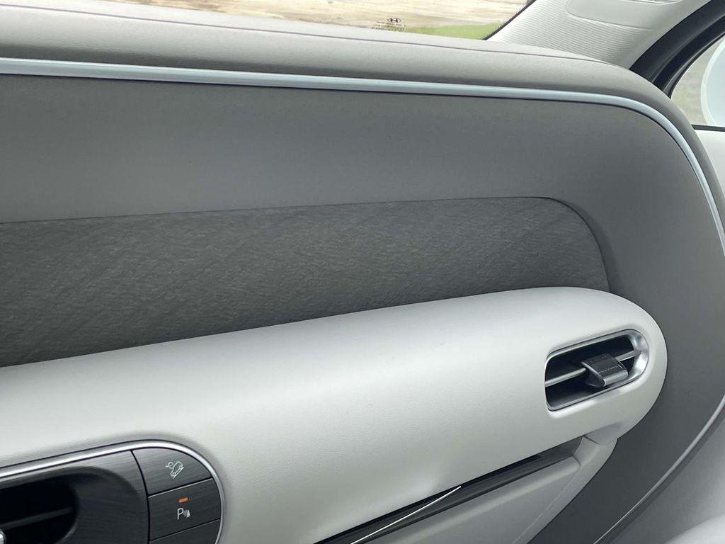 New 2026 White Hyundai SEL Premium 8P image 32
