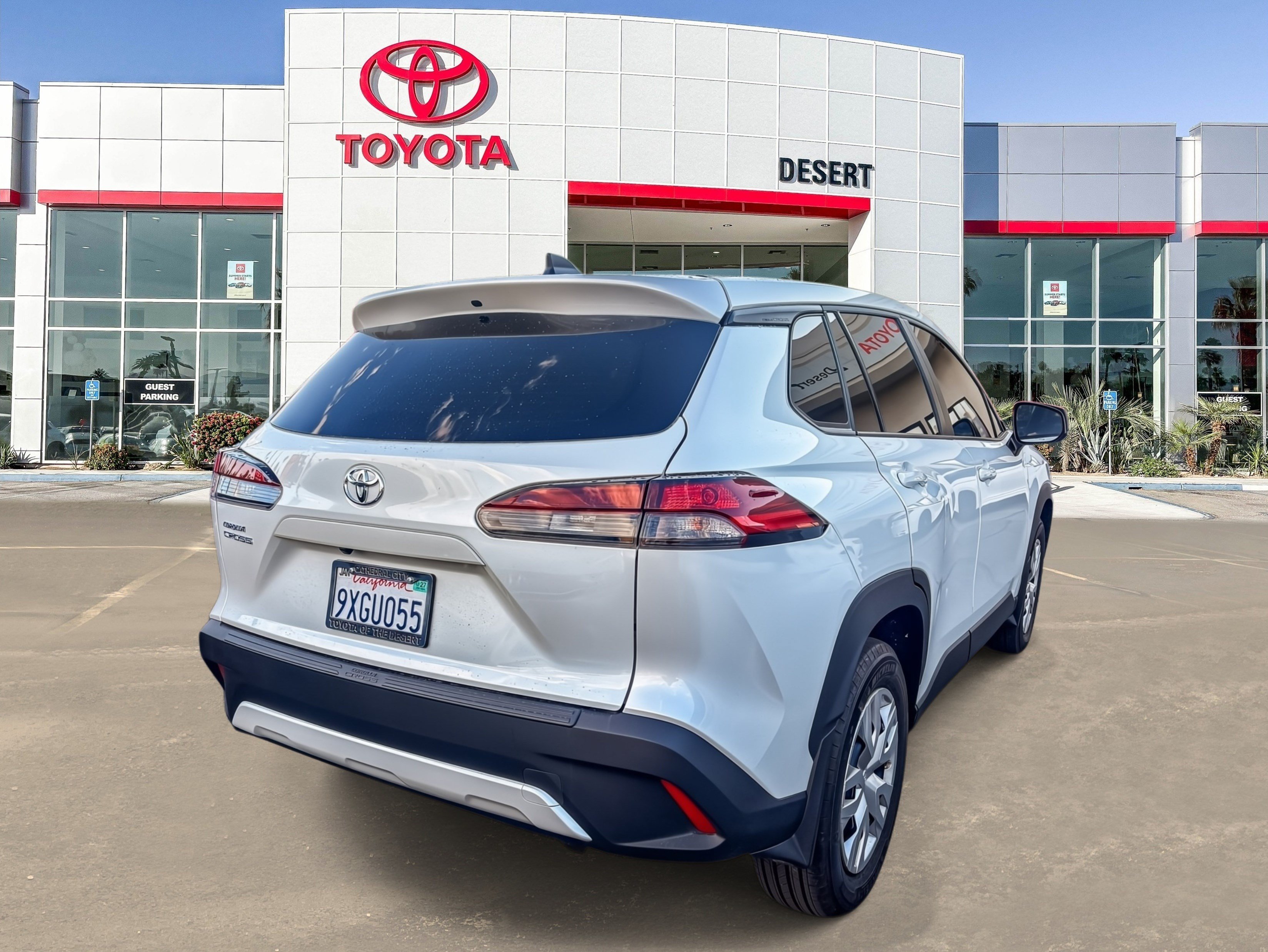 Certified Used 2026 Wind Chill Pearl/Jet Blk Toyota L image 6
