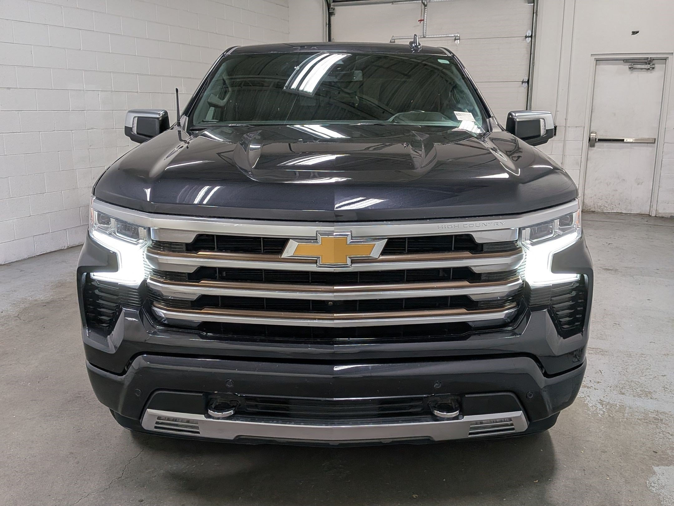 Used 2022 Dark Ash Metallic Chevrolet High Country image 10