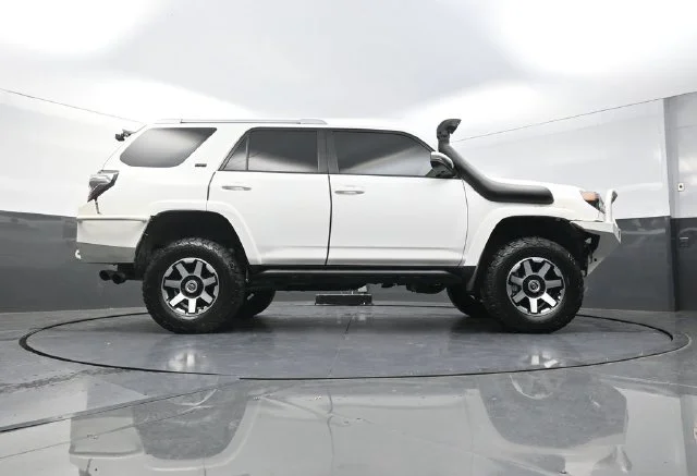 Used 2016 White Toyota SR5 Premium image 39
