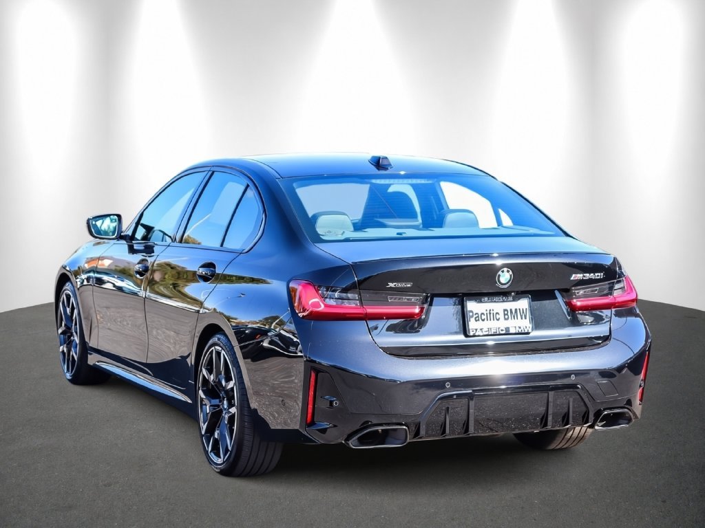 2026 BMW 3 Series photo 4