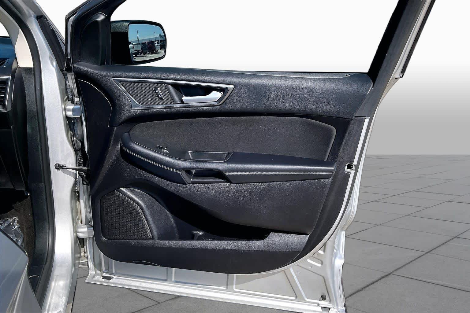 Used 2019 Ingot Silver Metallic Ford SE image 22