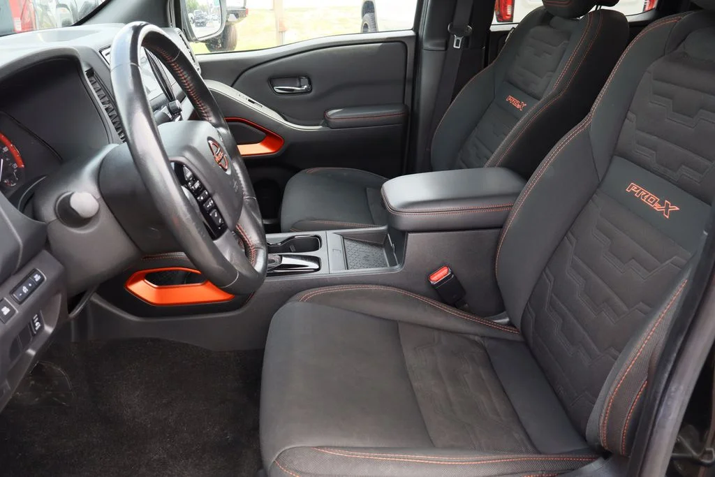 Used 2022 Black Nissan PRO-X image 23
