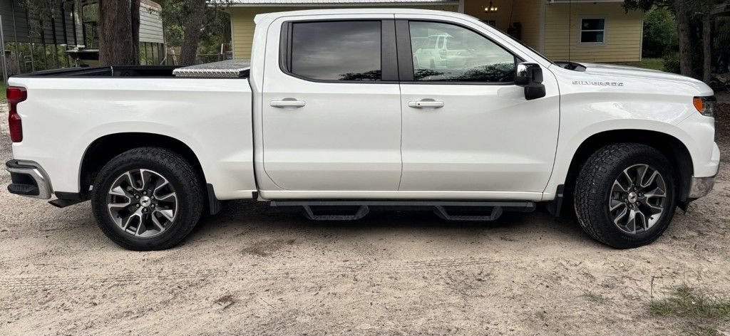 Used 2024 Summit White Chevrolet LT image 7