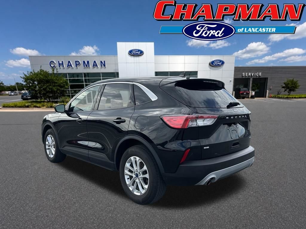 Used 2022 Black Ford SE image 3