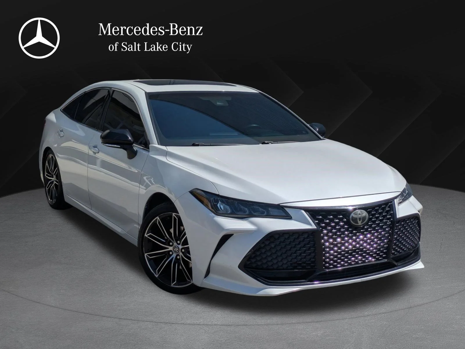 2019 Toyota Avalon XSE's photo