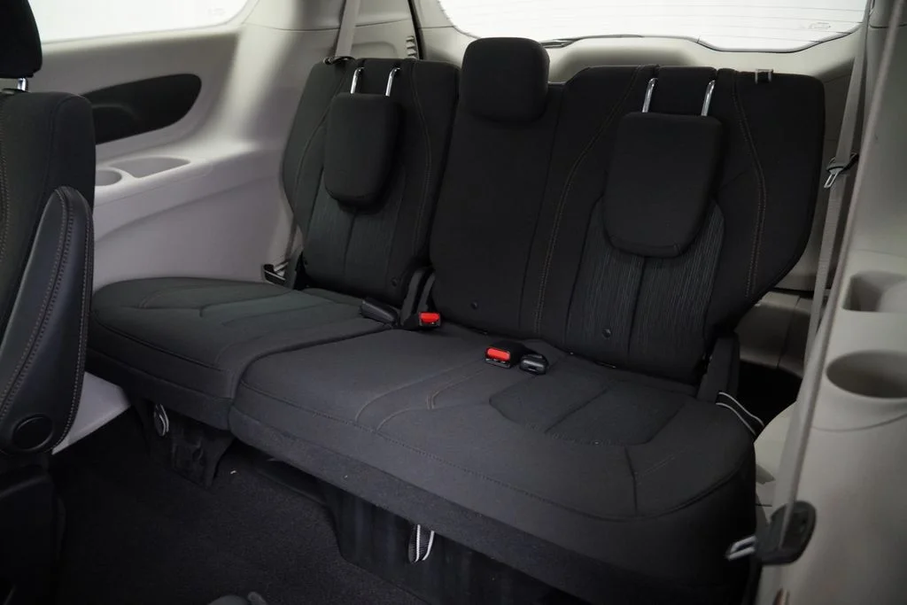 Used 2019 Silver Chrysler Touring Plus image 28