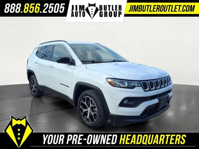 Used 2024  Jeep Latitude image 25