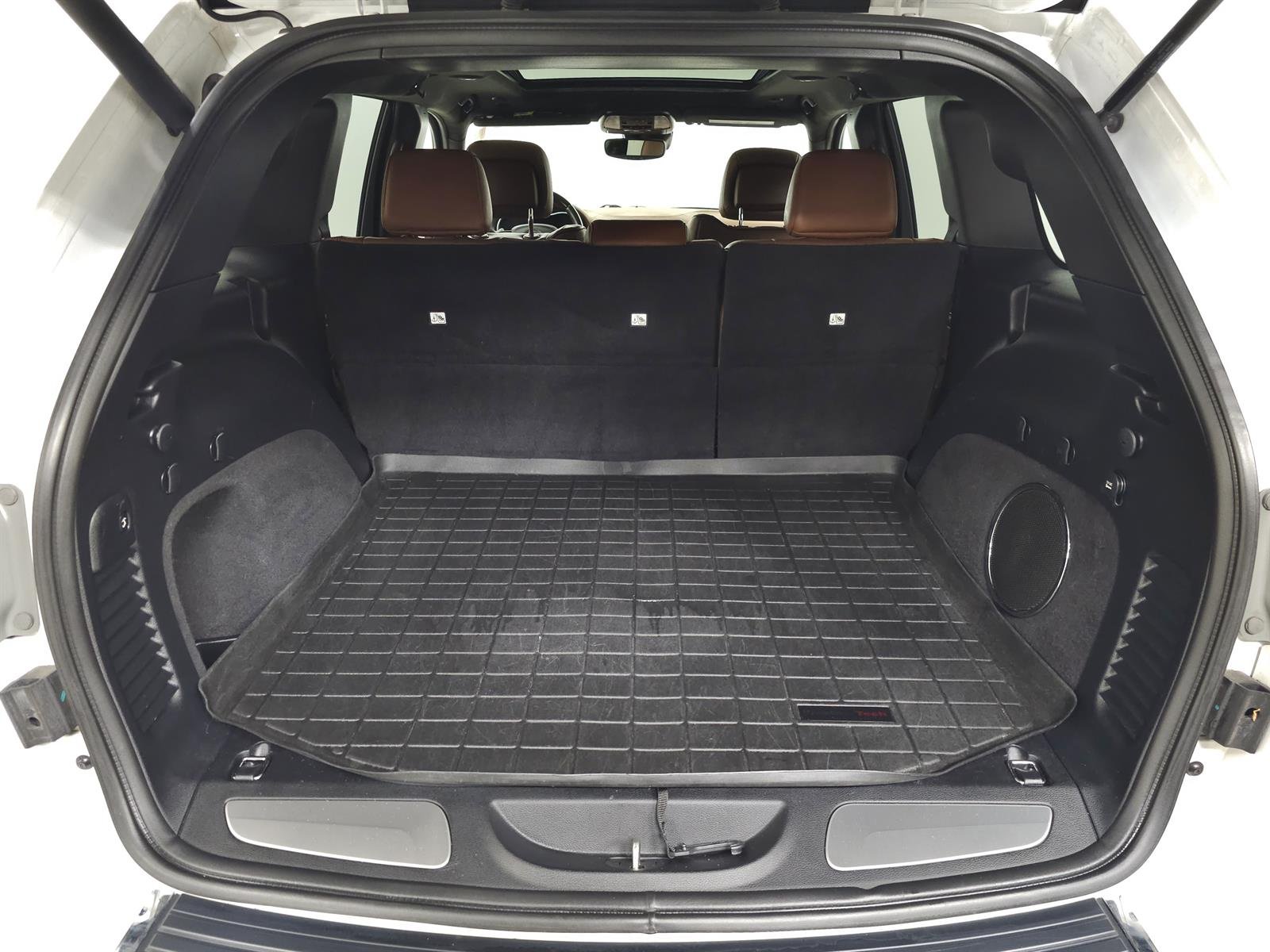 Used 2019 White Jeep Summit image 7