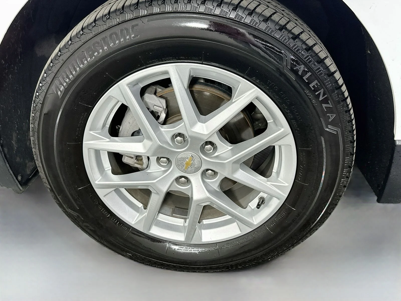 Used 2024 Summit White Chevrolet LT image 33