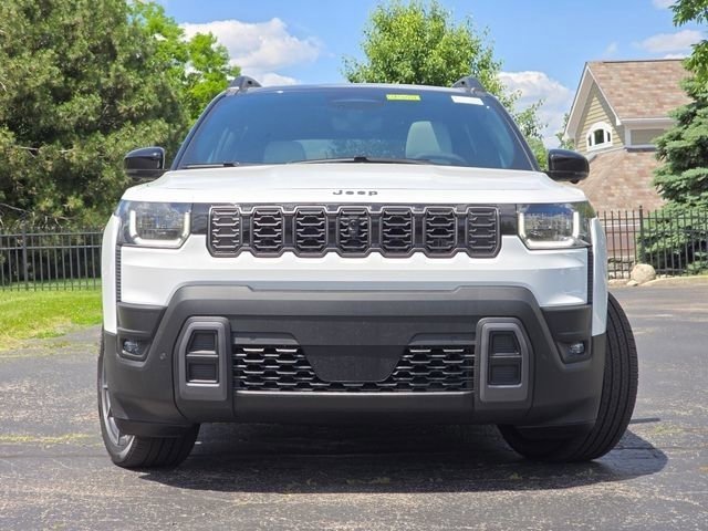 New 2026 Bright White Clear-Coat Exterior Paint Jeep Overland image 3