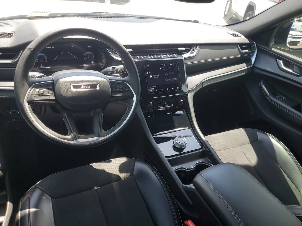 Used 2024 White Jeep Altitude image 14