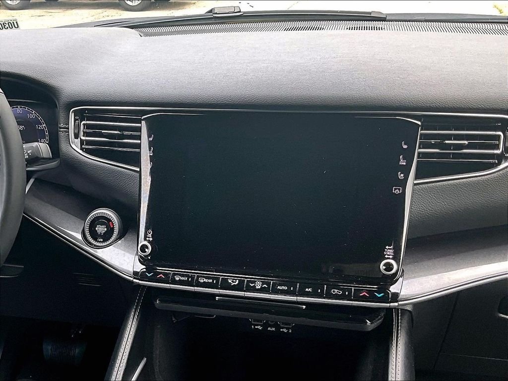 Used 2024 Gray Jeep  image 19