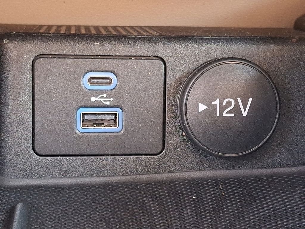 Used 2022 Gray Ford SE image 23
