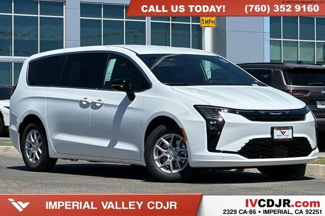 2027 Chrysler Pacifica Select's photo