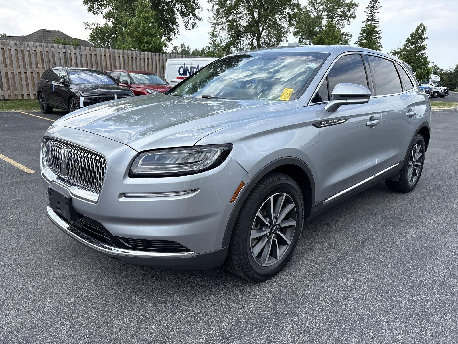Used 2022  Lincoln Standard image 3