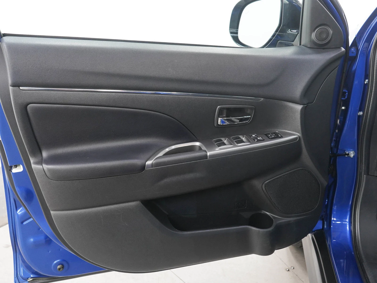 Used 2024 Blue Mitsubishi SE image 19